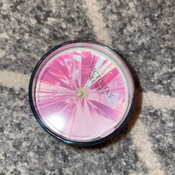NWT Victoria secret candle blushing bubbly - Picture 2 of 11